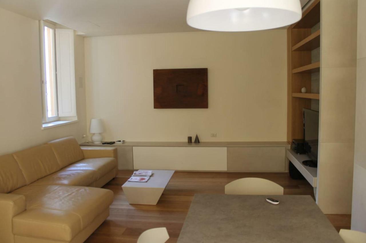 Appartamento Moderno In Centro Storico Lucca Buitenkant foto